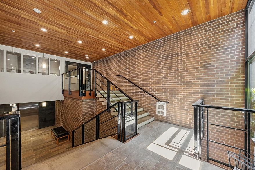 204 6333 Larkin Drive