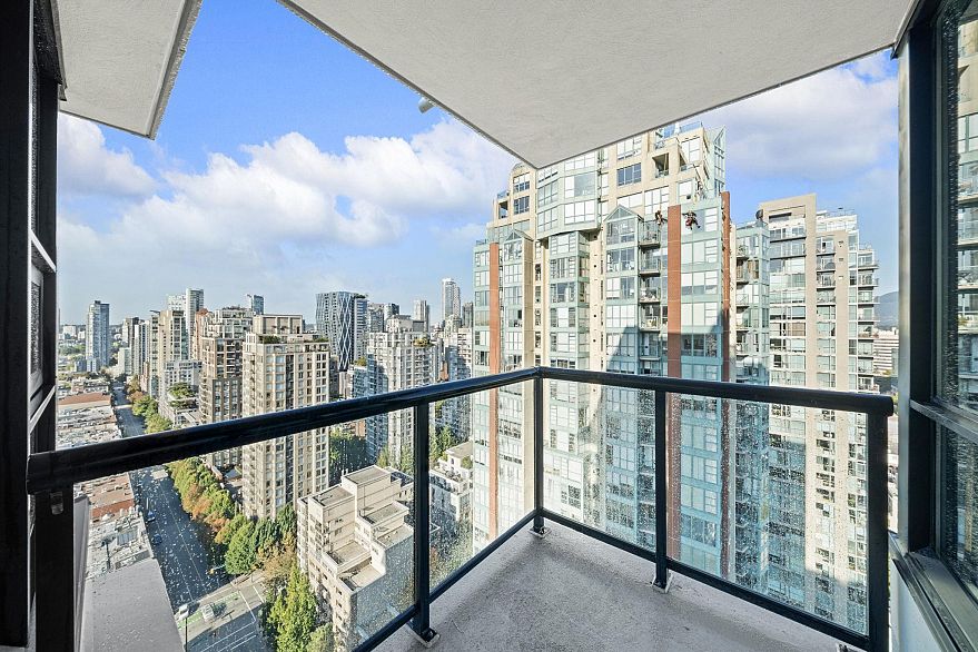 2701 928 Homer Street