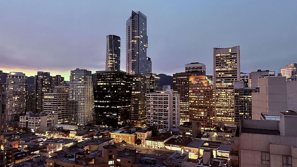 2201 909 Burrard Street