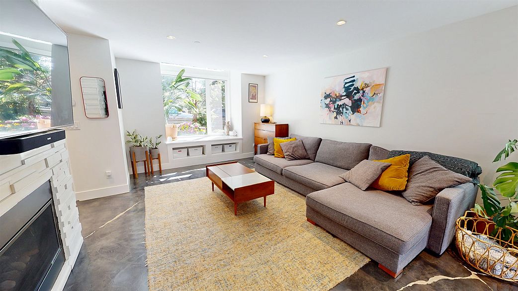 2073 E Pender Street