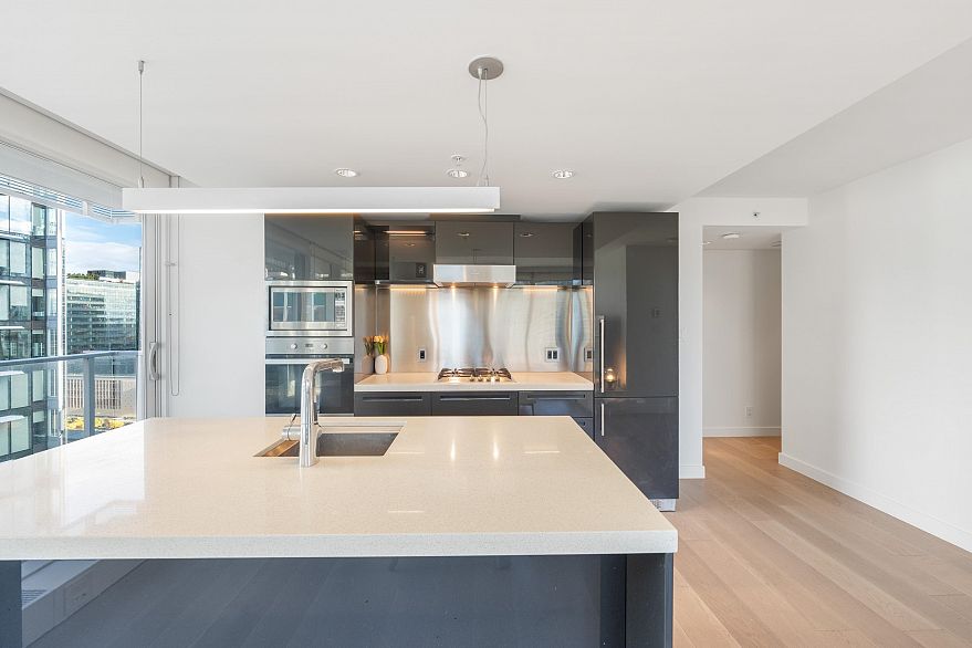 2006 777 Richards Street