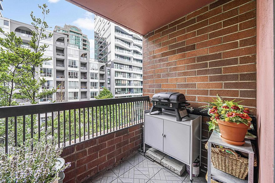 411 1333 Hornby Street