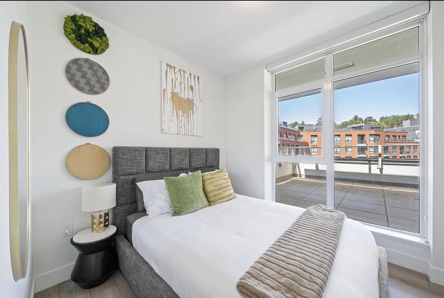 409 3581 E Kent Avenue North