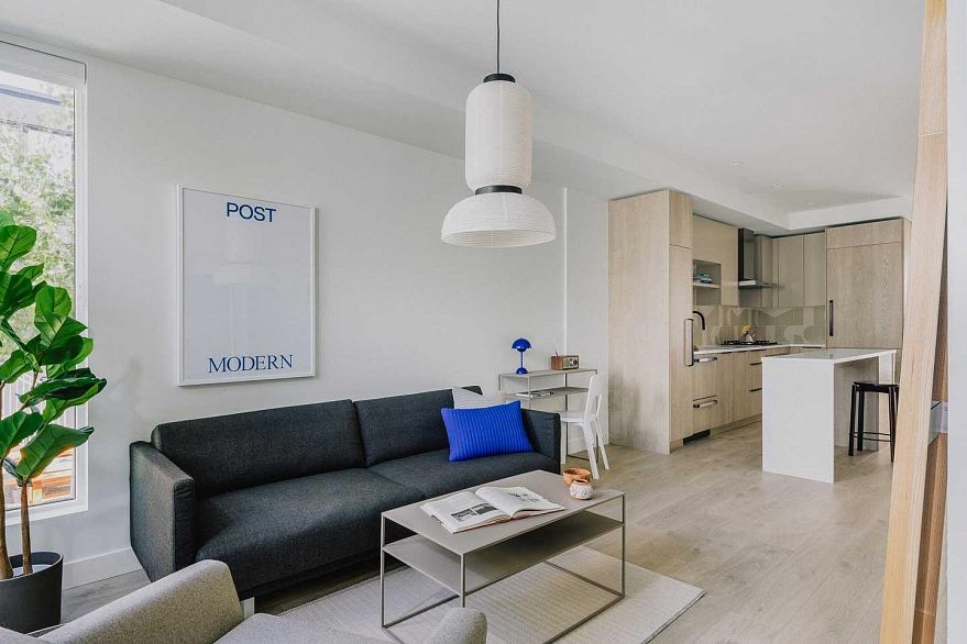 209 322 E 15th Avenue