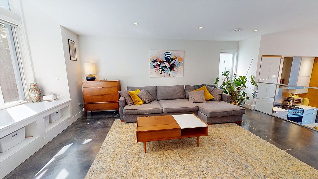 2073 E Pender Street