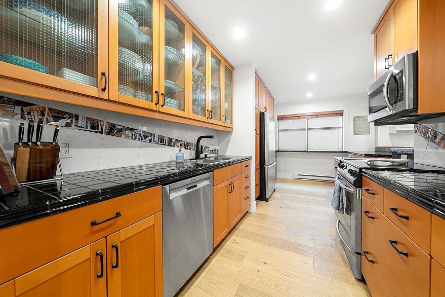 201 1130 W 13th Avenue