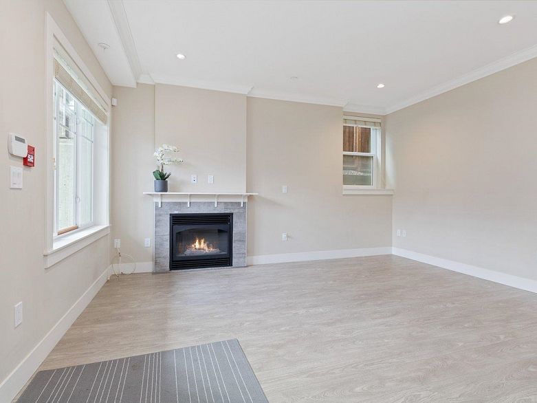 102 4577 Slocan Street