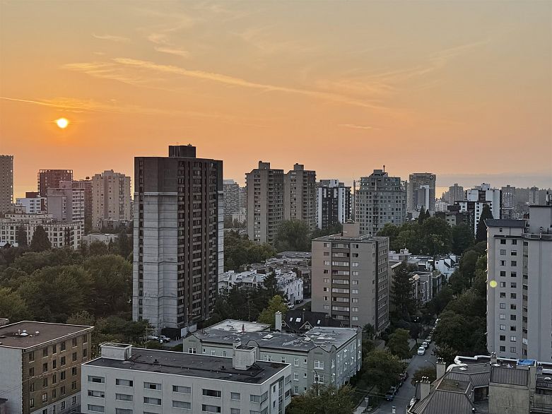 2201 909 Burrard Street