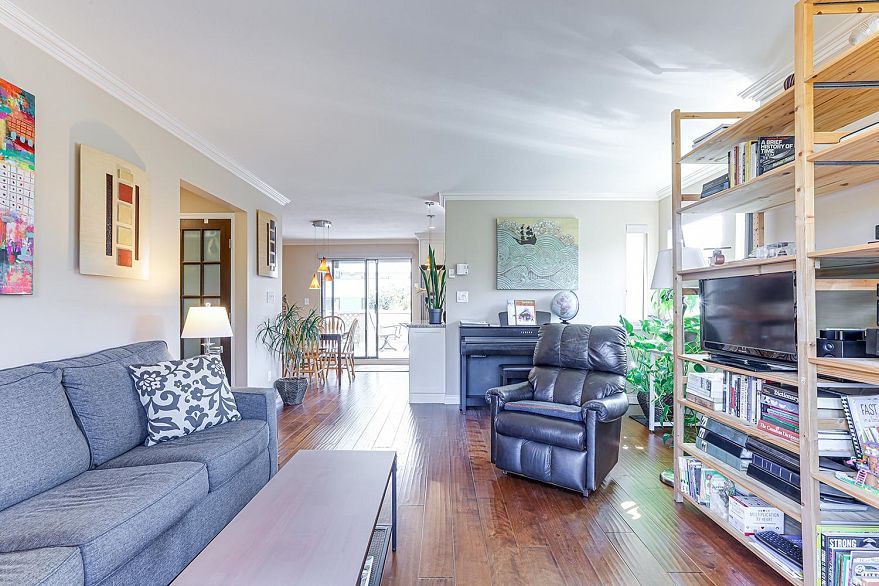 5 890 Broughton Street