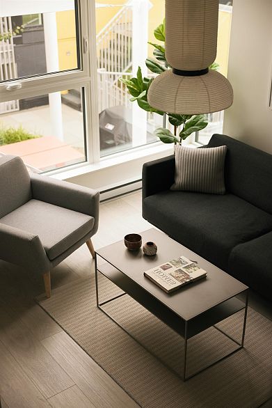 215 322 E 15th Avenue