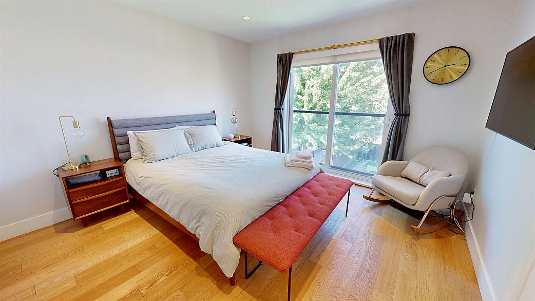 2073 E Pender Street