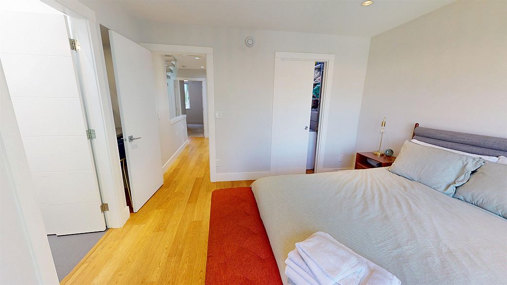 2073 E Pender Street