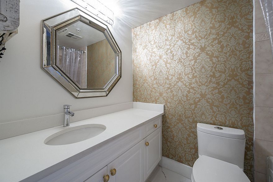 806 1238 Melville Street