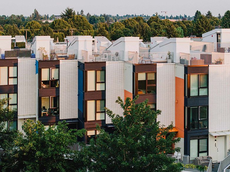 209 322 E 15th Avenue