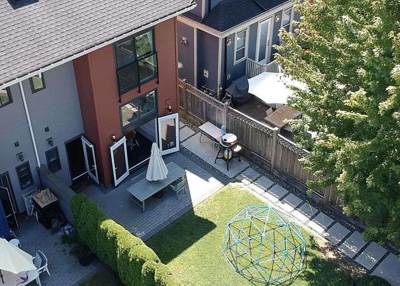 2073 E Pender Street