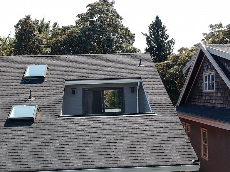 2073 E Pender Street