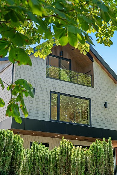 1 2858 W 12th Avenue