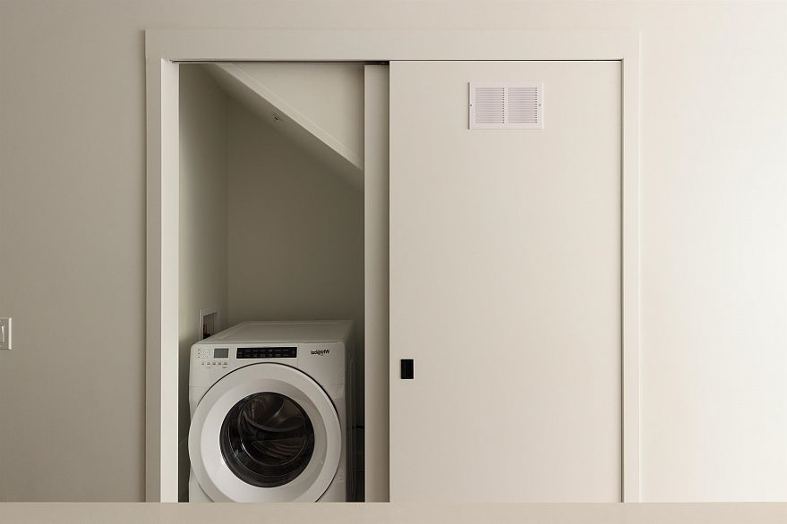 215 322 E 15th Avenue