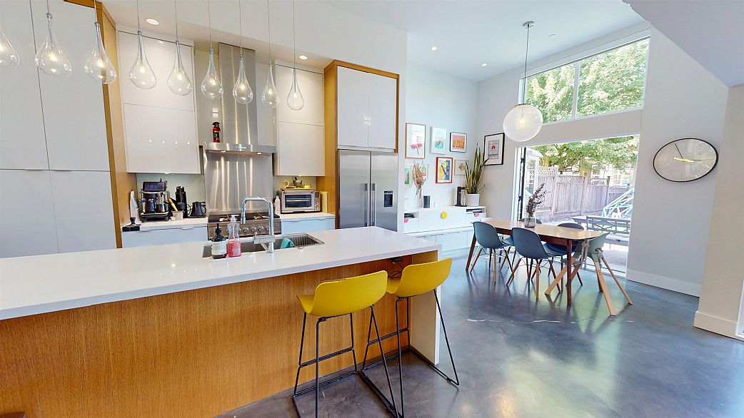 2073 E Pender Street