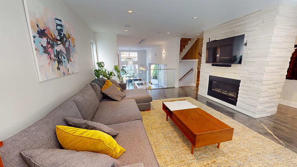 2073 E Pender Street