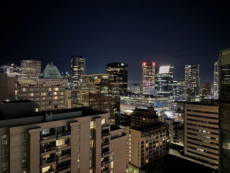 2201 909 Burrard Street