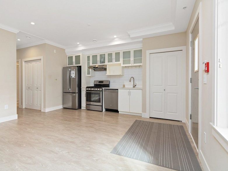 102 4577 Slocan Street