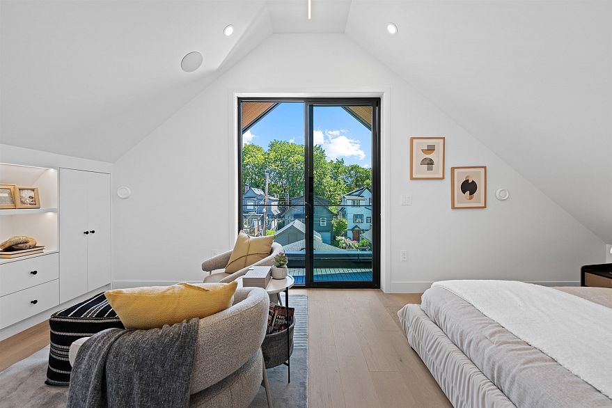 2 2846 W 12th Avenue