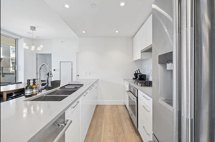 409 3581 E Kent Avenue North