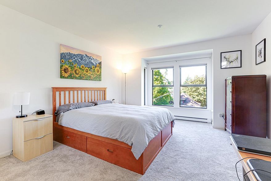 5 890 Broughton Street