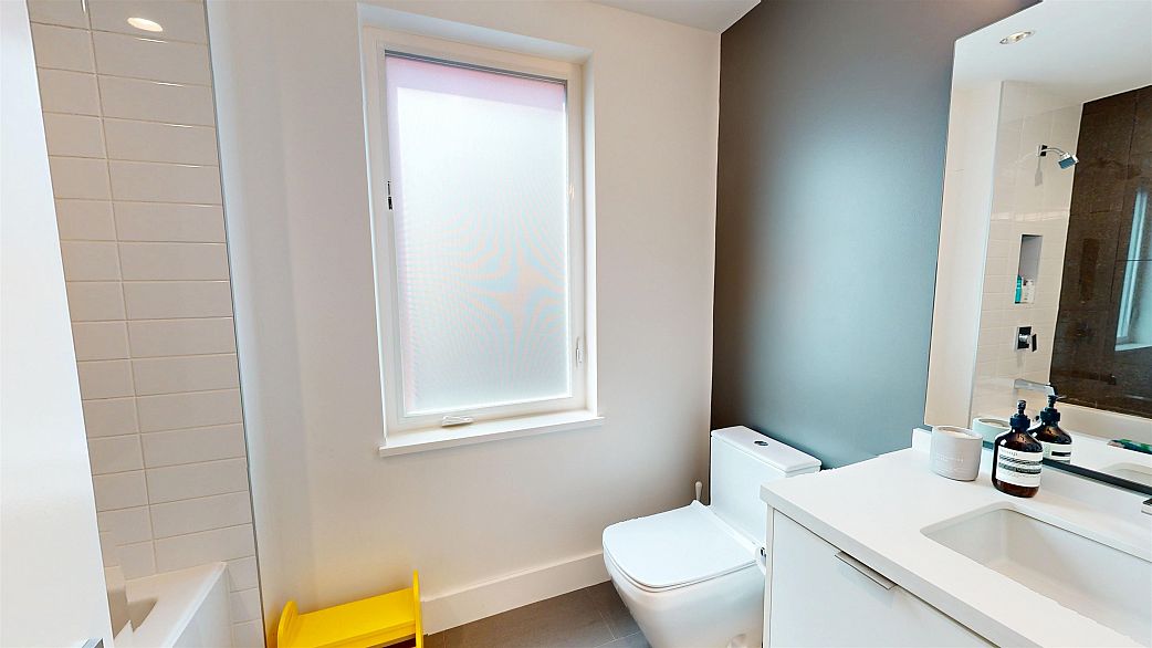 2073 E Pender Street