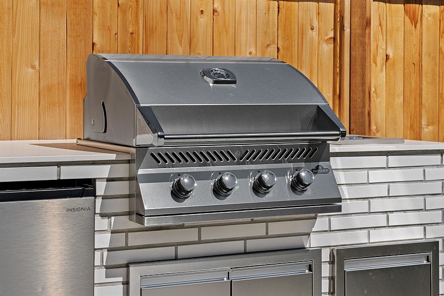 2 2846 W 12th Avenue