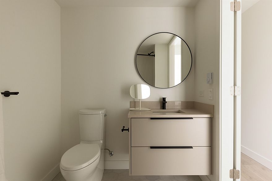 215 322 E 15th Avenue