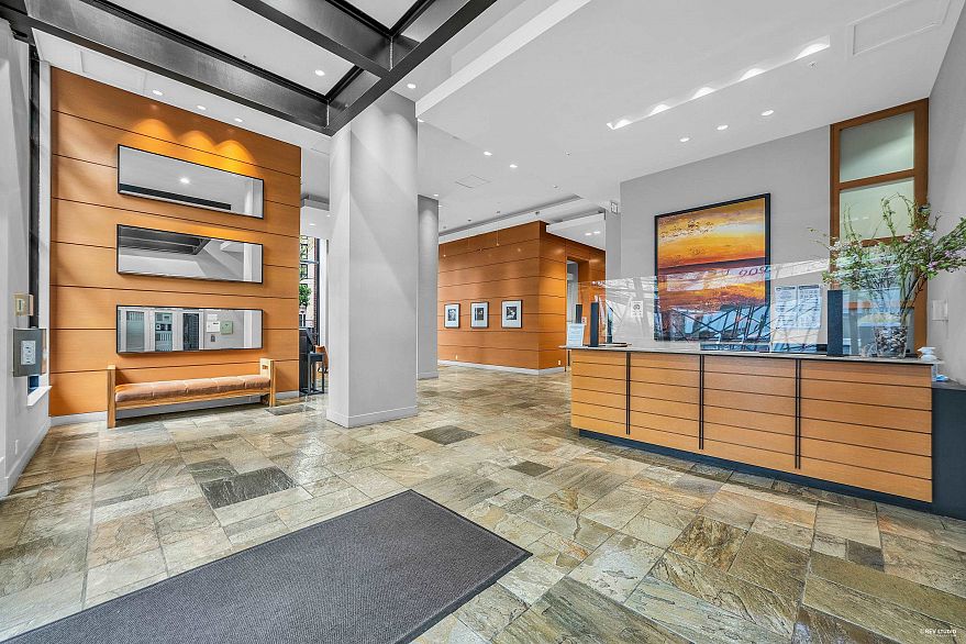 410 909 Mainland Street