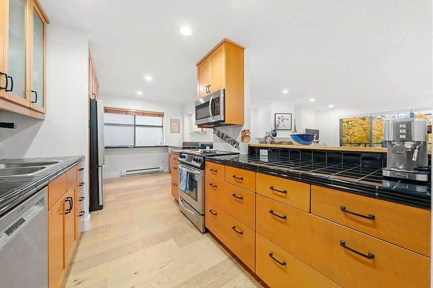 201 1130 W 13th Avenue