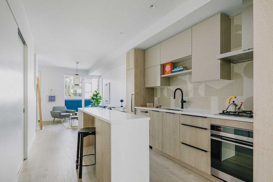 209 322 E 15th Avenue