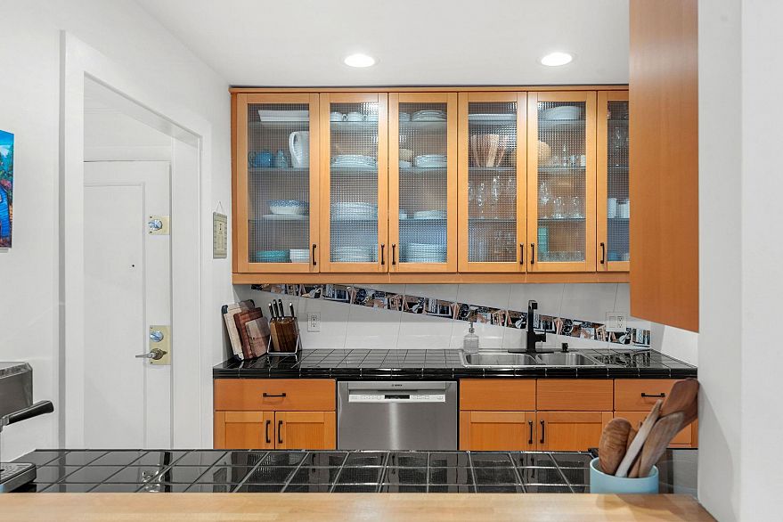 201 1130 W 13th Avenue