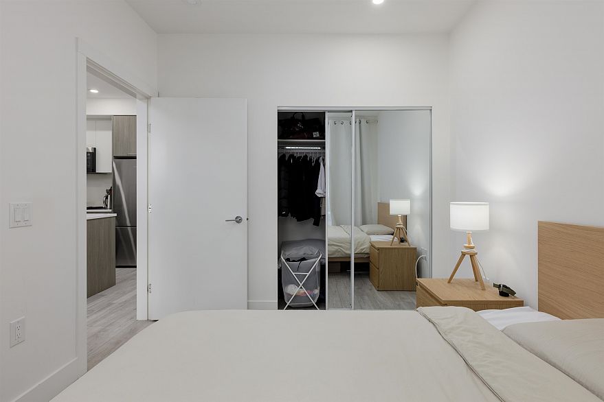 204 979 E 19th Avenue