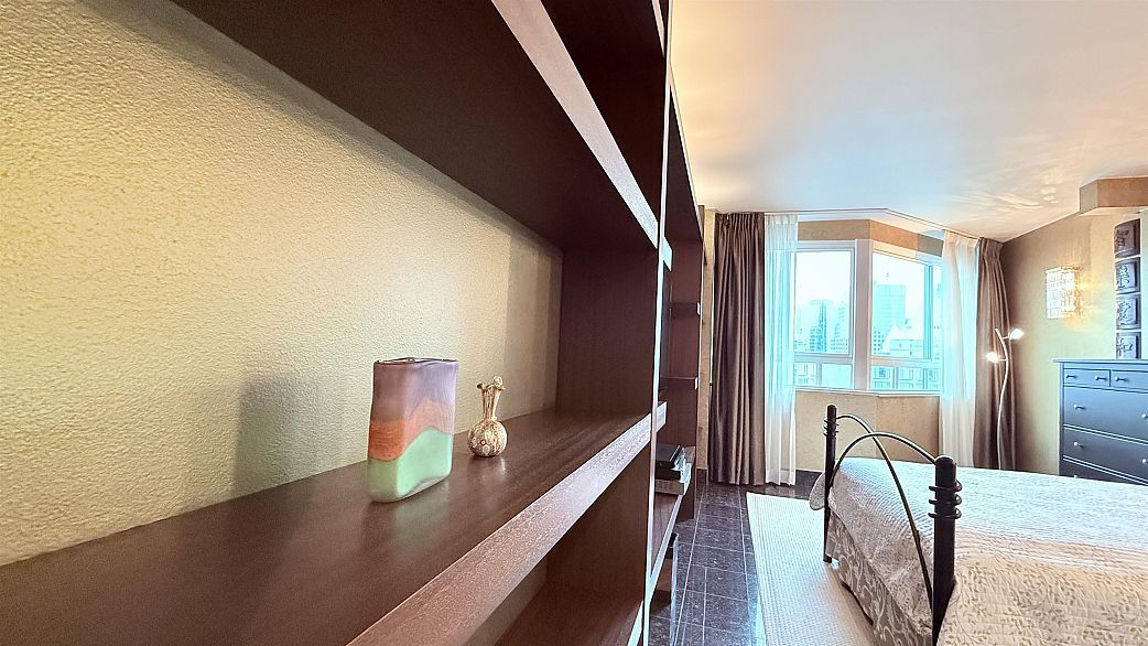 2201 909 Burrard Street