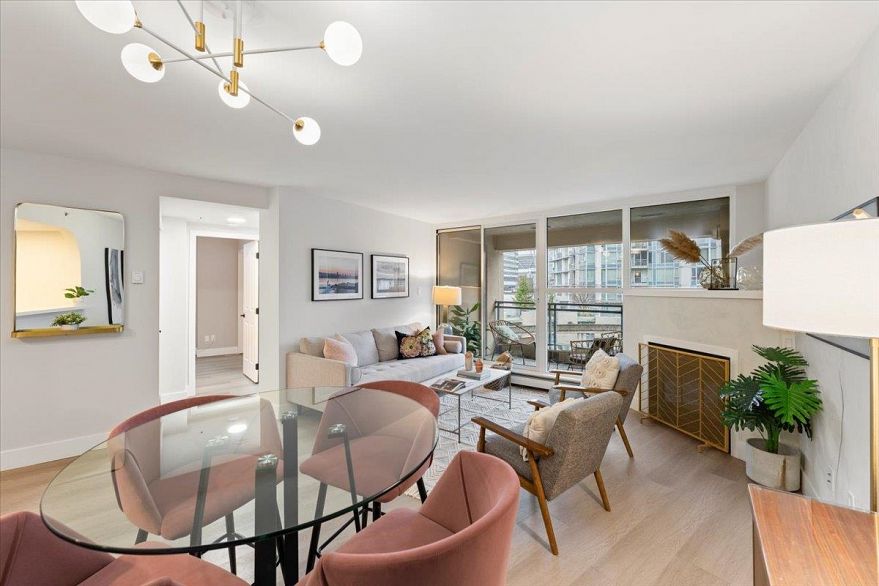 407 183 Keefer Place