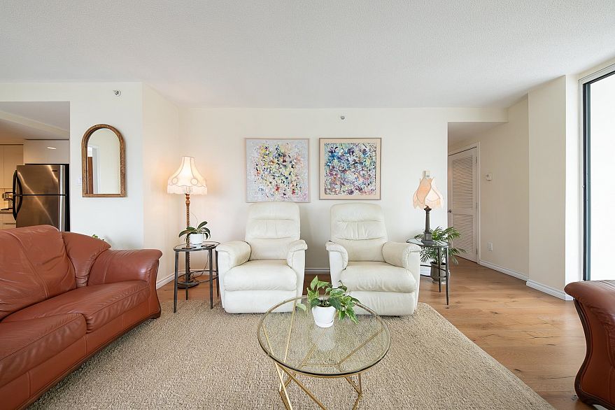 2204 183 Keefer Place