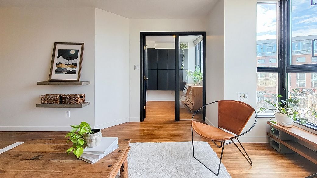 503 288 E 8th Avenue