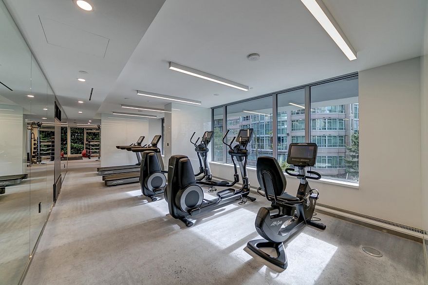 1202 889 Pacific Street