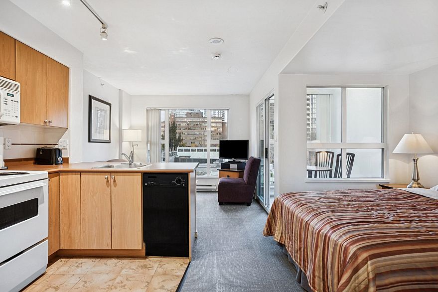 703 910 Beach Avenue