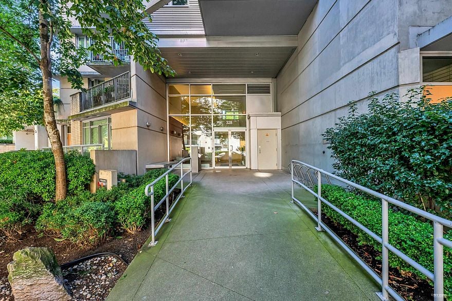 409 328 E 11th Avenue