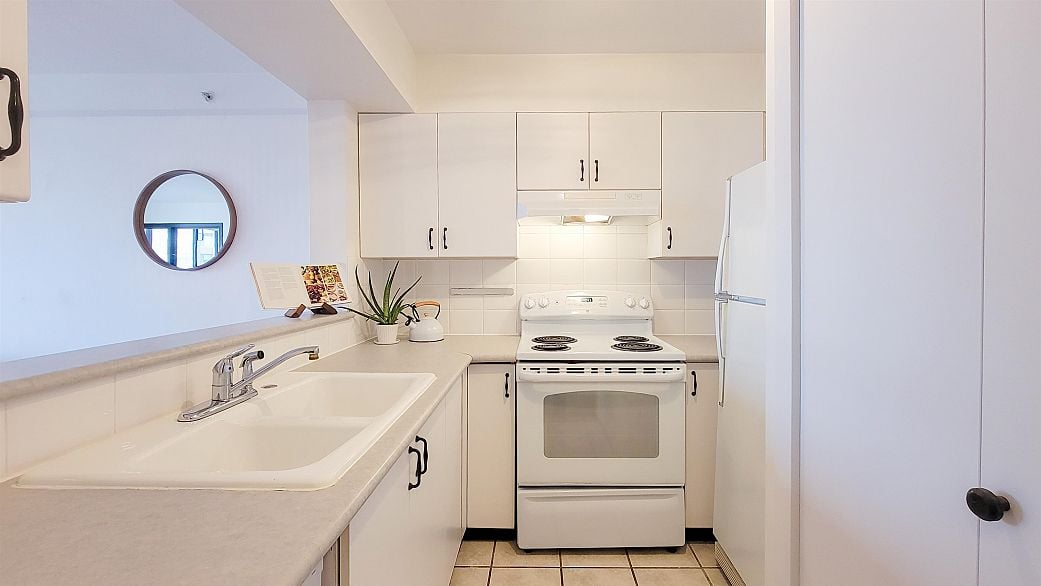 503 288 E 8th Avenue