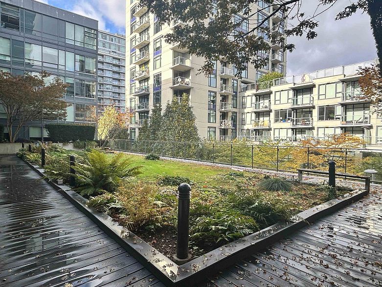 208 1783 Manitoba Street