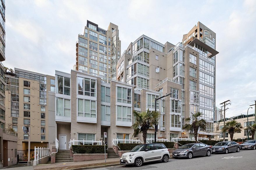 703 910 Beach Avenue