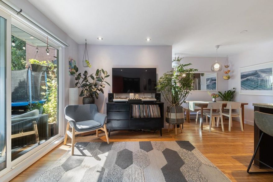 1 2175 Oxford Street