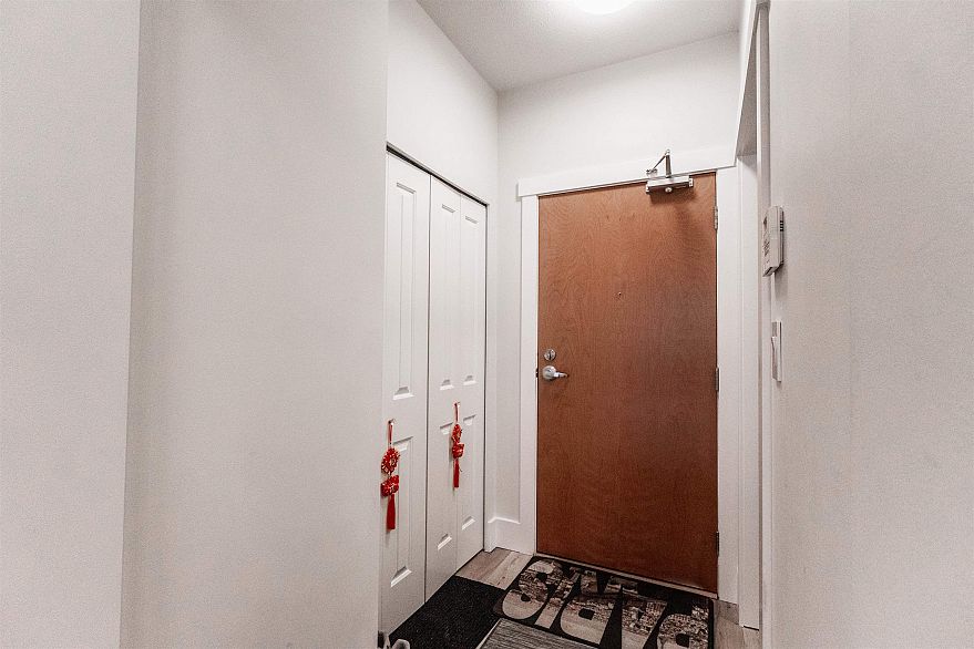 104 4883 Maclure Mews