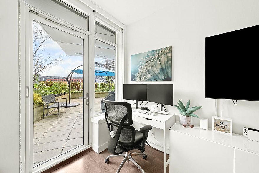 209 3557 Sawmill Crescent